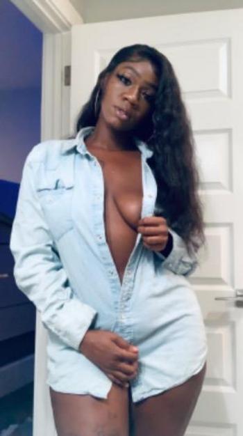Chinxs, 29  female escort, Philadelphia