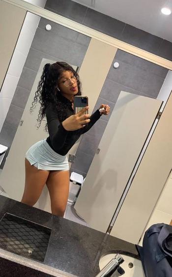 alicia , 26  female escort, Philadelphia