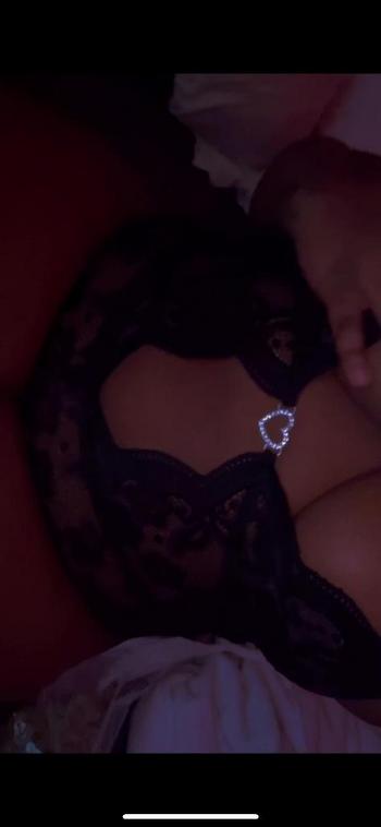 henny , 26  female escort, Philadelphia